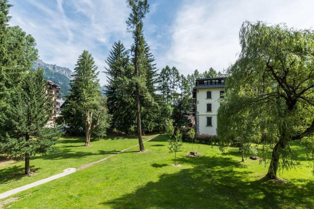 Au Coeur De Chamonix, Un Ecrin De Verdure Apartment Exterior photo